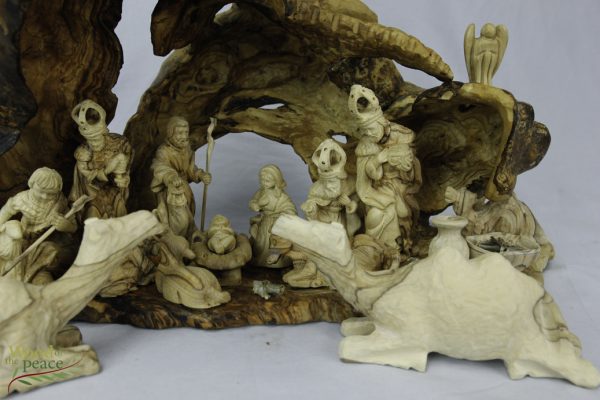 HAND CARVED OLIVE WOOD NATIVITY SCENE NATIVITY SETS WITH GROTTO One of a Kind O2 - Image 4